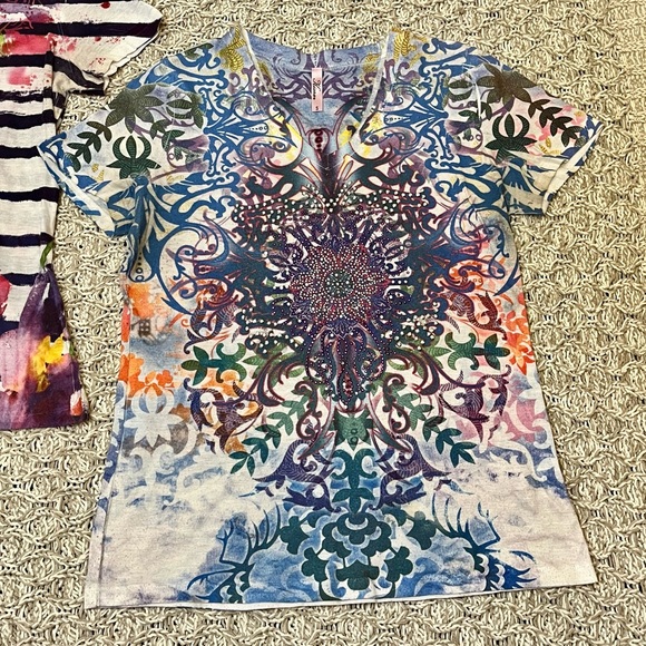 Women’s Kiara Beaded/Tie Dye Shortsleeved Tops - Picture 6 of 9